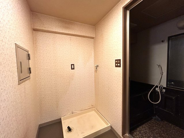 リフォーム・DIYでお好きなお部屋に変身させてみませんか☆平坦地で駅距離徒歩２分で専有面積87㎡でこの価格は可能性を感じられる物件かと思います♪な【ライオンズマンション戸部】のランドリースペース