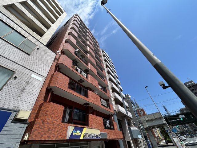 リフォーム・DIYでお好きなお部屋に変身させてみませんか☆平坦地で駅距離徒歩２分で専有面積87㎡でこの価格は可能性を感じられる物件かと思います♪な【ライオンズマンション戸部】の外観|外はこのようになっています