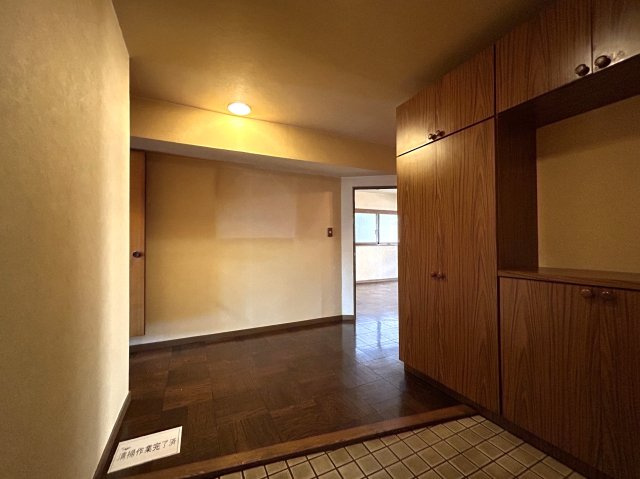 リフォーム・ＤＩＹでお好きなお部屋に変身させてみませんか☆平坦地で駅距離徒歩２分で専有面積87㎡でこの価格は可能性を感じられる物件かと思います♪な【ライオンズマンション戸部】の玄関|毎日通る玄関はこちらです