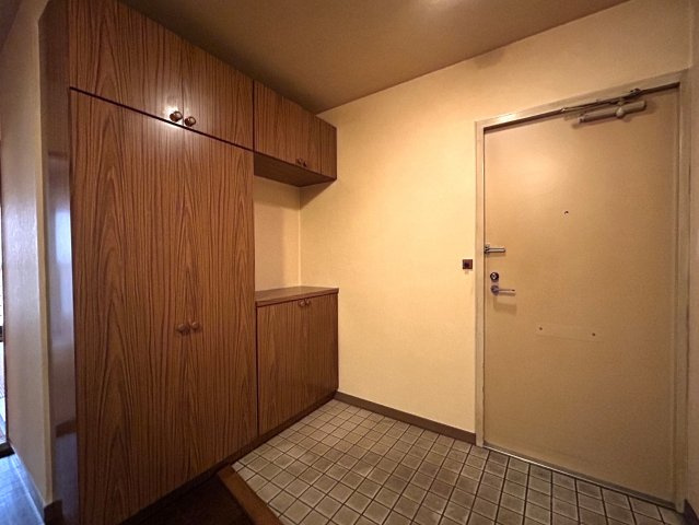 リフォーム・DIYでお好きなお部屋に変身させてみませんか☆平坦地で駅距離徒歩２分で専有面積87㎡でこの価格は可能性を感じられる物件かと思います♪な【ライオンズマンション戸部】の玄関|ゆったりとした玄関です