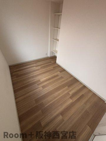 ハイツ室川の洋室