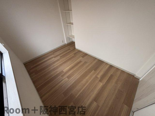ハイツ室川の洋室