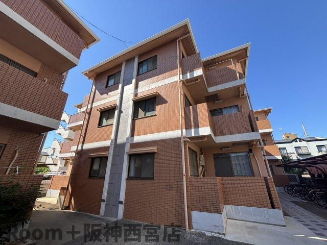 ハイツ室川の外観