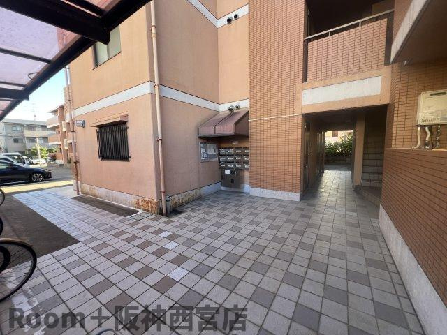 ハイツ室川のロビー