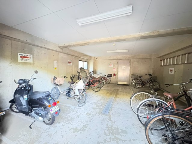 インペリアル上桂の駐輪場|駐輪場、バイク置き場もございます！