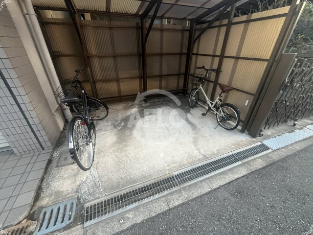 クレセント塚本の設備|駐輪場
