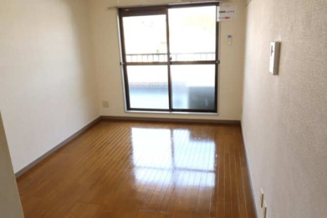 川崎市多摩区西生田４丁目の賃貸マンションの居間・リビング