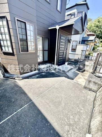 四條畷緑風台一戸建のエントランス