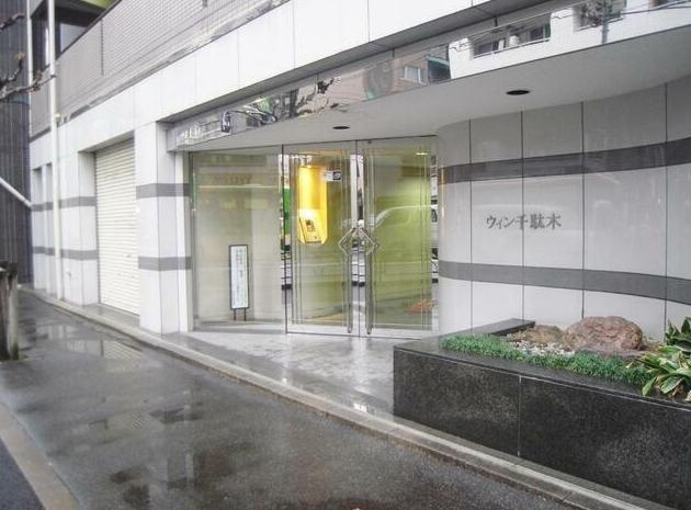 ウィン千駄木のエントランス