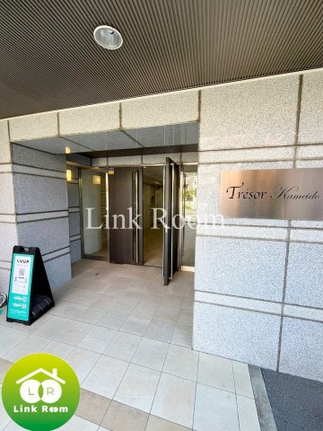 トレゾール亀戸のエントランス