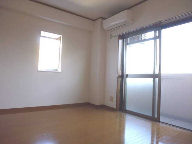 ポコアポコ明石鍛治屋町五番館の洋室