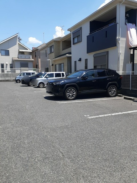 サンフィールド常盤の駐車場