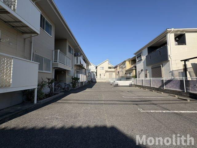 サンフィールド常盤の駐車場