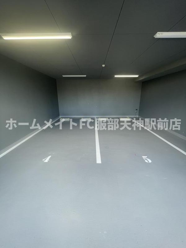 シーズンフラッツ緑地公園の駐車場