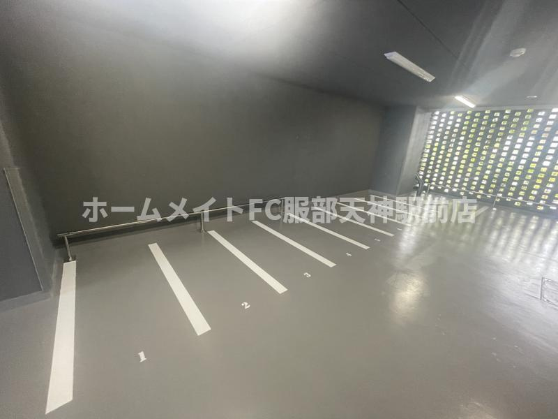 シーズンフラッツ緑地公園の駐車場