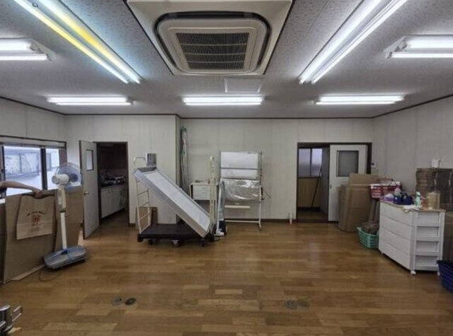 庄内東町3丁目ガレージ倉庫の洋室