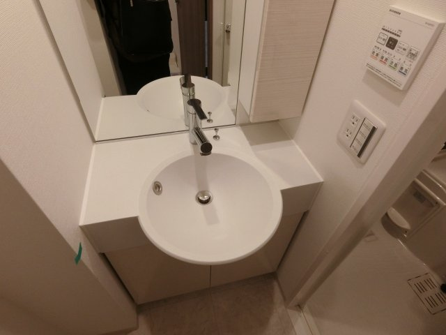 ガーラ・ヴィスタ元住吉の洗面所|他のお部屋の参考写真となります。