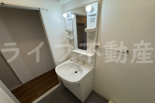 シティハイツ深江の独立洗面台|独立洗面台、朝の身支度には欠かせません