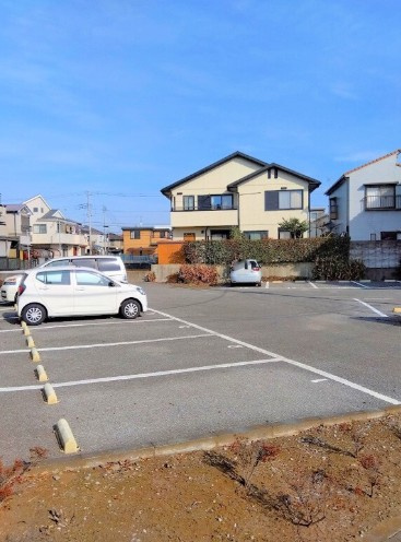レオパレスセントラルパークサイドの駐車場