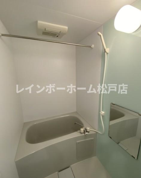エスタディオ草加の浴室|落ち着いた空間のお風呂です