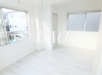 【居間・リビング】 | ヴィラ・コクシネル | 洋室のお部屋です。