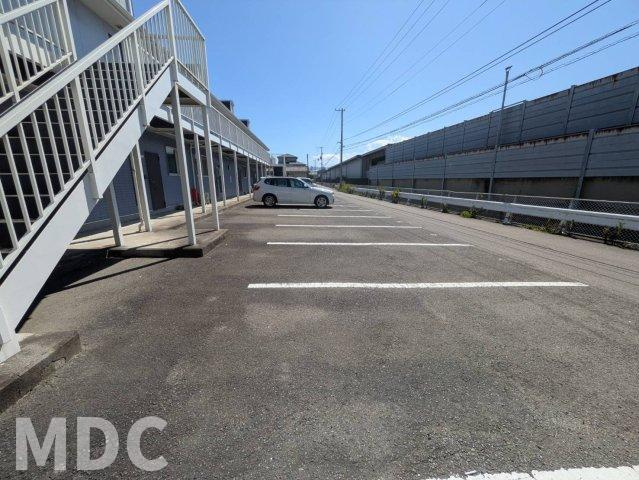 エクセレントフレアの駐車場