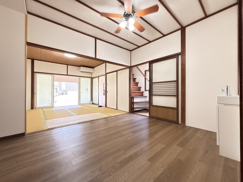 琴平本町戸建ての居間・リビング