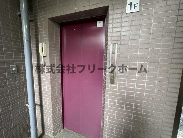 武蔵野市境南町４丁目の賃貸マンションのロビー
