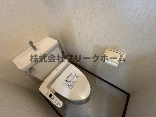 武蔵野市境南町４丁目の賃貸マンションのトイレ