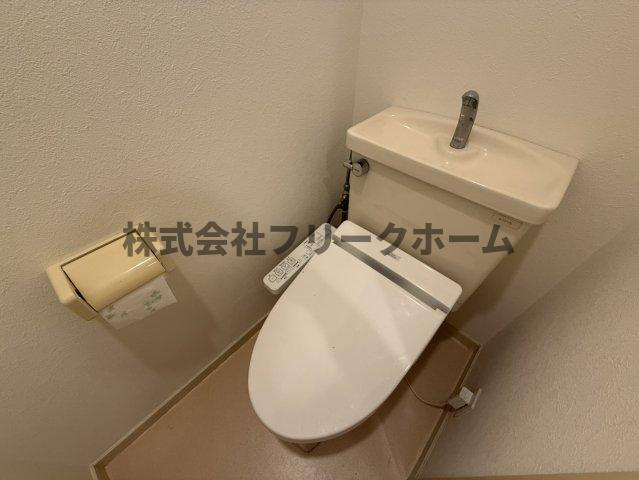 武蔵野市境南町４丁目の賃貸マンションのトイレ
