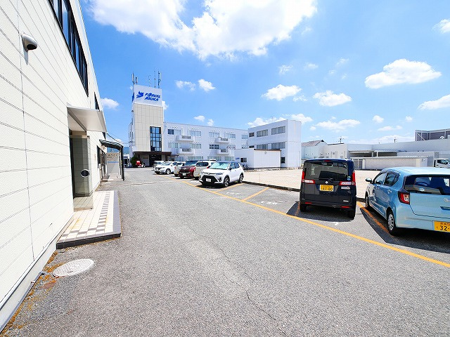奈良事務機本社ビルAの駐車場