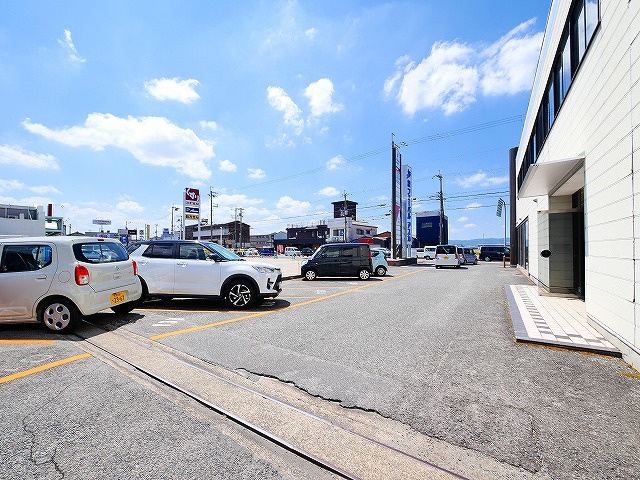奈良事務機本社ビルAの駐車場