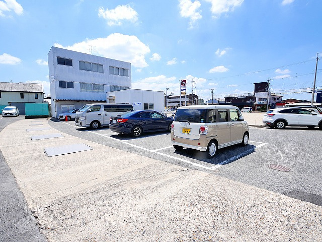 奈良事務機本社ビルAの駐車場
