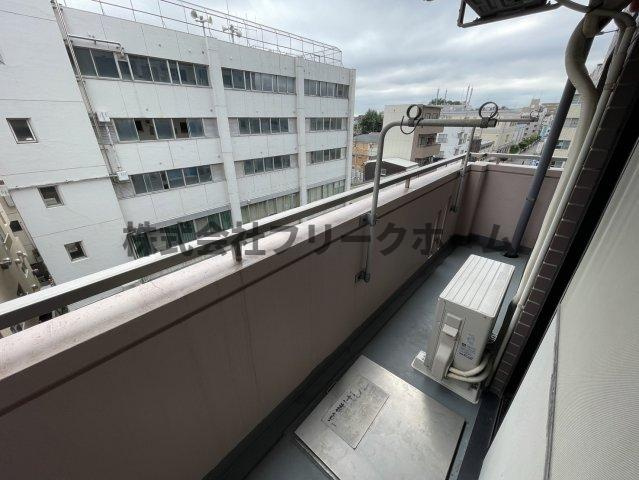 三鷹市下連雀４丁目の賃貸マンションのバルコニー