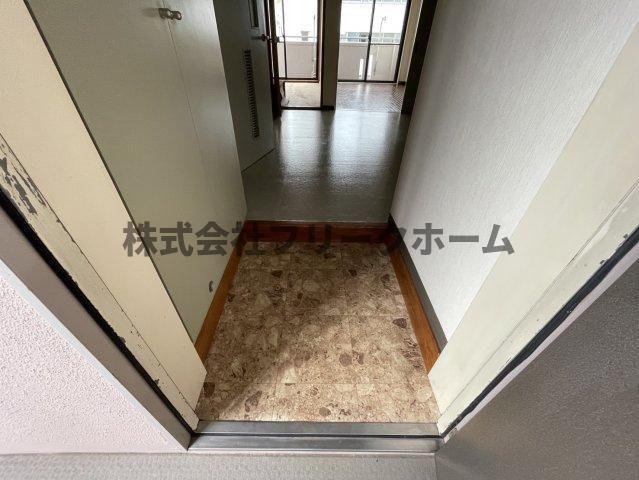 三鷹市下連雀４丁目の賃貸マンションの玄関
