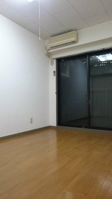 カミーリアの洋室|洋室は６帖です。エアコンが付…