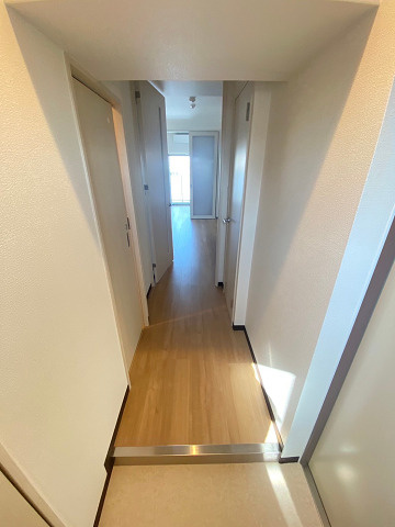 西宮市今津山中町の賃貸マンションの玄関
