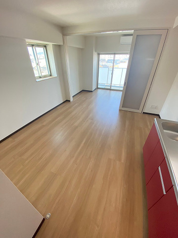 西宮市今津山中町の賃貸マンションの居間・リビング