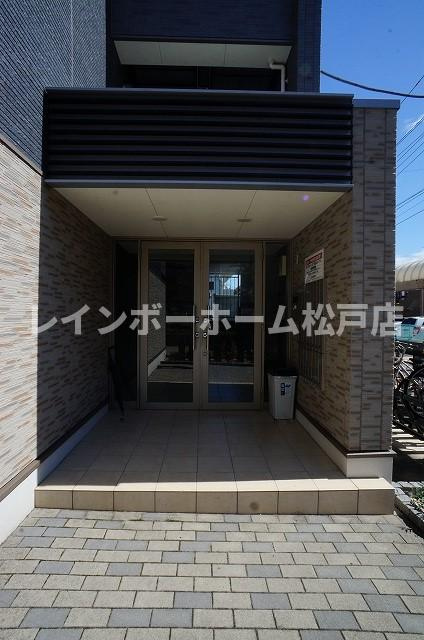 仲介手数料（賃料の1.10ヵ月）の50％OFF対象物件！のエントランス|ゆとりのあるエントランスです