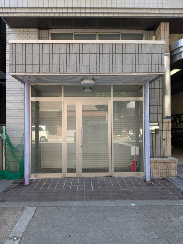 ISハイツ新大阪のエントランス