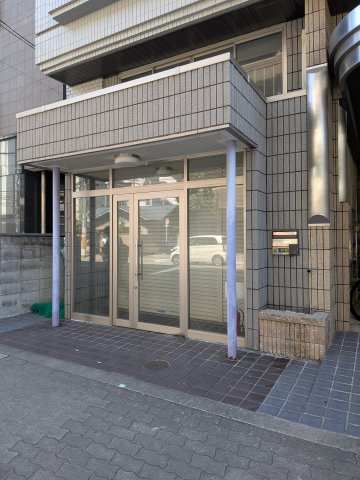 ISハイツ新大阪のエントランス