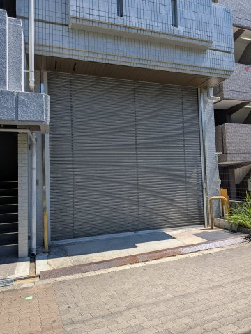 ISハイツ新大阪のエントランス