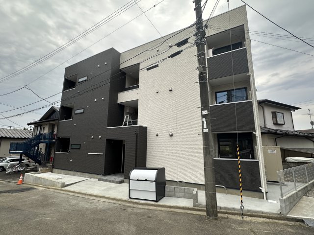 REGALEST泉中央の外観