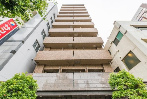 【外観】 | ステージグランデ新高円寺 | 鉄筋コンクリート造のがっちりとした建物。