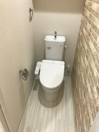 温水洗浄便座付きのトイレです♪