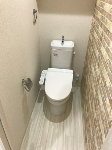 温水洗浄便座付きのトイレです♪