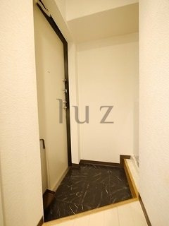 ライジングプレイス桜木町の玄関