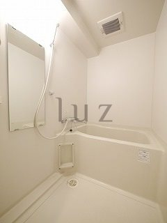 ライジングプレイス桜木町の浴室