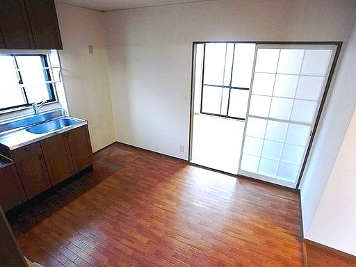 神戸市東灘区魚崎中町２丁目のアパートの居間・リビング