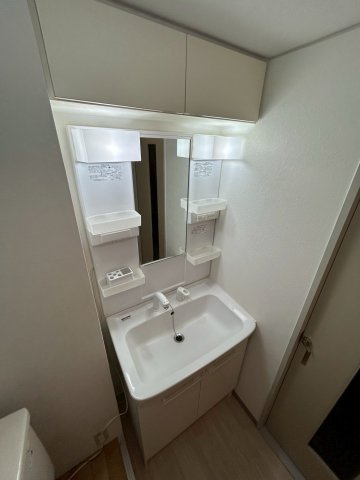 神戸市東灘区岡本１丁目の賃貸マンションの洗面所
